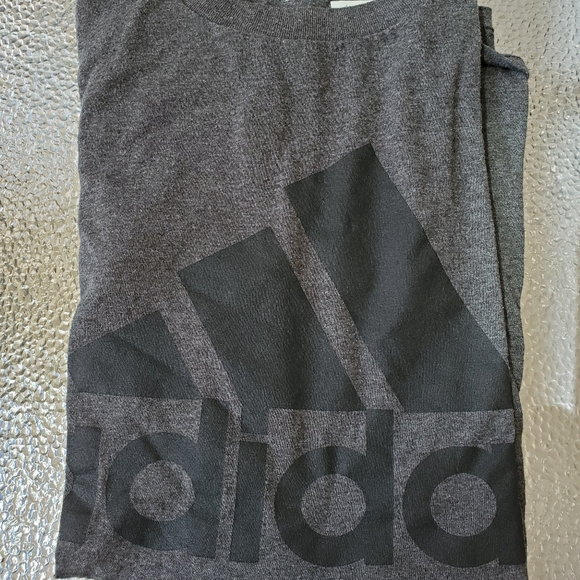 ADIDAS TSHIRT - Picture 2 of 3